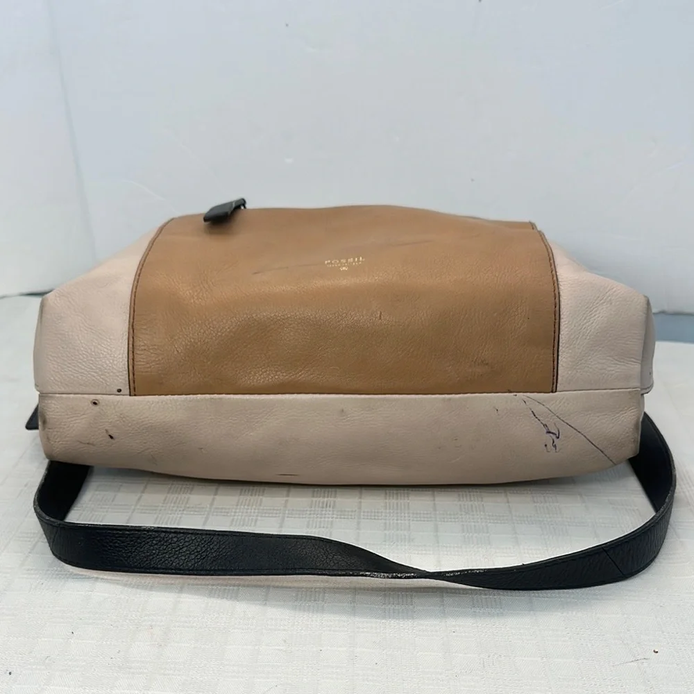 Fossil Vickery Beige and Tan Leather Crossbody Bag